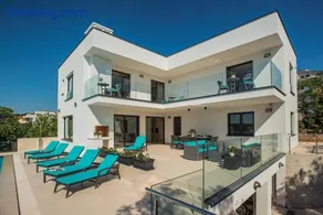 Villa in Pješčana by the Beach with Pool - Image 2