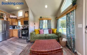 Apple Blossom Bungalow - Image 4