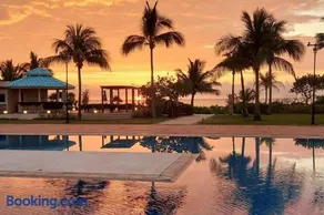 MAREAZUL Beachfront Apartment 2BR Private Pool Casa Áncora - Image 1