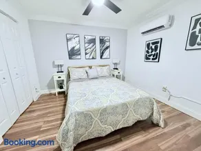 Retreat in Style Private Peaceful Miami Bungalow - Image 2