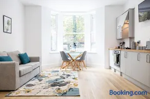1-Bed Apartment in Manchester by 53 Degrees Property, Ideal for Long Term, Couples or Business Groups! - Image 4