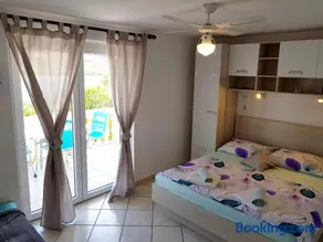 Charming Apartment in Pag with Sea View, 40 sqm - Image 1
