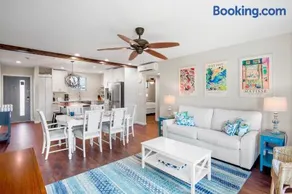 Lido Beach Retreat - Image 2