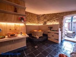 Large Country Cottage, Sleeps 8 - Spa Facilities, Garden Bar, Catering Services, Free Parking, Nature Reserve, Hen Parties - Image 3