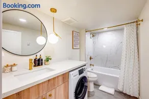 AC New Remodel In-Unit Laundry Cap Hill - Image 2