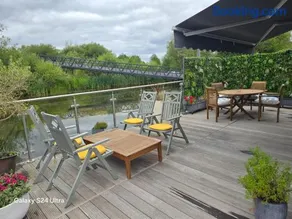 The Floating Home at Upton - Image 1
