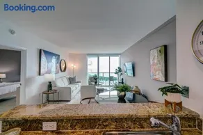 Direct Bayview One Bedroom Condo in Coconut Grove Includes parking - Image 2