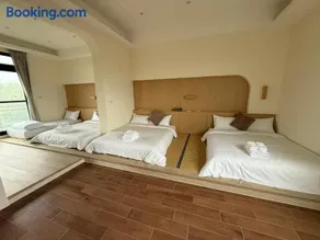 Shangjing Waterfront Hotel - Image 3