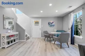 Entire Renovated Townhouse, close to Washington DC - Image 2