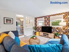 4 Bedroom Pool and Hot Tub Home Near Cleveland - Image 2