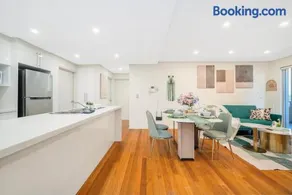 Camperdown Easy Access Close to USYD &RPA - Image 2