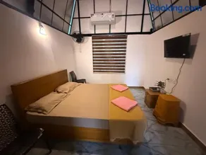 Zerahs Villa - Single Room with Extra upstair Bedspace - Image 5