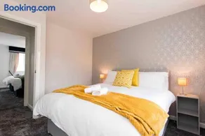 #Cloudstays Birmingham - City Getaway - 2 Lakes - Ideal For Couples Groups & Contractors - Image 5