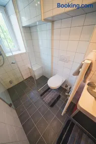 Appartement adapté aux familles avec terrasse, barbecue et jardin - Image 2