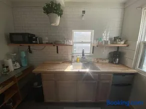Bright Apt w additional room - Image 2