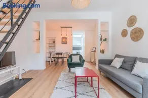 2 BR house w/ terrace, near train stations & metro - Image 3