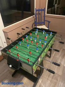 Dovetails, short drive from Alton Towers and Uttoxeter racecourse Games room with Wii and football table - Image 5