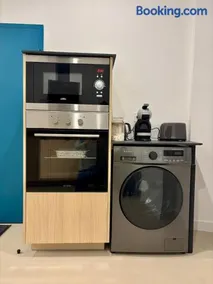Grand appartement haut de gamme avec baignoire - Image 3
