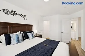 Beautiful and SUPER comfy home! - Image 5
