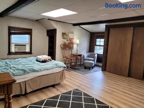 East Granby with AC and WiFi 3 minute to Bradley - Image 1