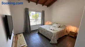 LOS SUIZOS SUITES - Aeropuerto Internacional, Universidad Siglo 21 y Blas Pascal, Sanatorio Allende y Hospital Privado, Estadio Kempes y Chateu, Quorum, Mujer Urbana, Complejo Ferial Córdoba - Image 1