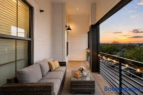 Resort Style 2BR, Private Balcony, Alliance Area - Image 1
