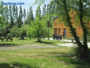 Florennes Gîte neuf 150 M2 devant un grand lac privé de 2 hectares poissonneux au milieu des bois - Image 4