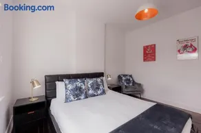'Fifteen' Heritage Terrace in Battery Point - Image 3