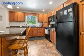 Captains Quarters by Simple Life Rentals - Image 2