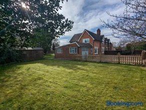 Wheelbarrow Cottage - Image 4
