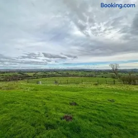 Meadow View Cottage - cosy, romantic & 20 mins from Alton Towers - Image 4