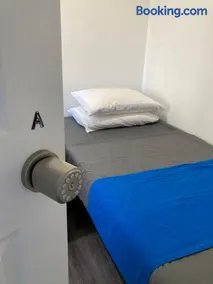 Modern GuestHouse Ironbound Newark with KITCHEN-FastTrainToNYC-OneStopToAirport - Image 3