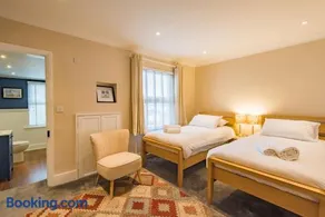 Middle Cottage by Keepers Cottages - Image 2
