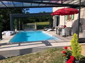 logement avec vue panoramique SPA sauna et la piscine chauffée de début avril à fin octobre - Image 3