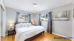 Peaceful retreat in quite neighborhood - Image 4