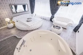 Jacuzzi Romantic Apartment - Image 5