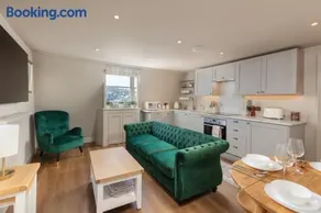 Paragon House Luxury Apartment, Central Bath - Image 1