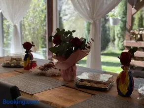 Flowers Cabin - Image 3