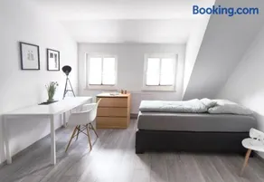 Große 78 qm Altstadt Wohnung 'FACHWERK & FLAIR' Familien- Geschäftsreisende, Monteurswohnung, Innenstadtlage, ruhig, modern, 900 m Bahnhof, 24 Std Check-in, WLAN, Küche, 5 Personen, öffentlicher Parkplatz direkt neben dem Haus - Image 2