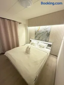 Friends home - Image 2