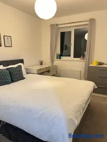 Peaceful Get Away Room In Hilton House - Image 4