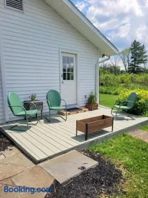 Cozy Country Cottage - Image 4