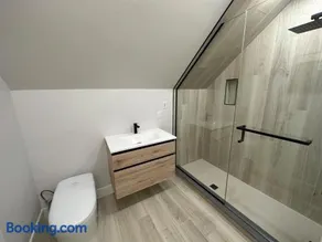 Opulence Suite-Luxury New Build with Riverview - Image 1