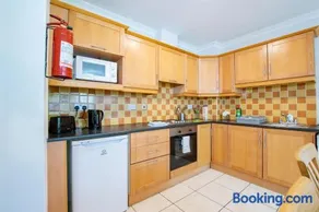 Large 4 Bed Limerick Apt - Near Shops & Campus - Image 5