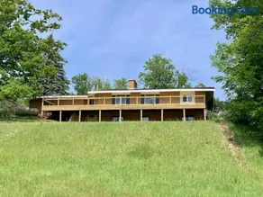 Hilltop house with awesome views - Image 3
