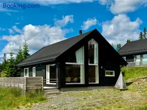 Cozy cabin on Sjusjølia by the trail network sauna - Image 1