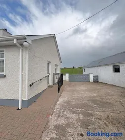 Ma Monaghan's Cosy Cottage County Tyrone - Image 1