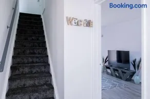 Spacious Cosy 3-Bedroom Home - Image 5