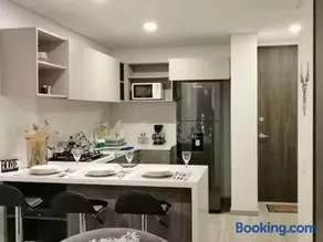 Apartamento moderno con balcón o terraza - Image 4
