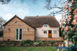 Stunning New Forest Country House - Abbot's Well for up to 10 guests - Image 2